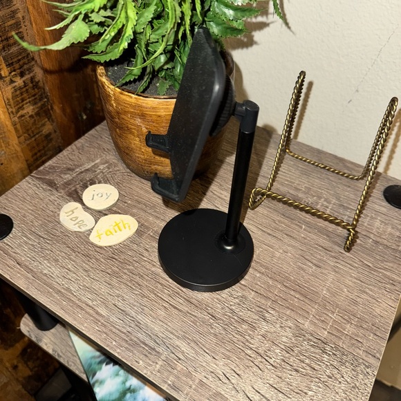 🖤 New Adjustable Black Sturdy Metal Tablet and Phone Stand - Picture 6 of 7